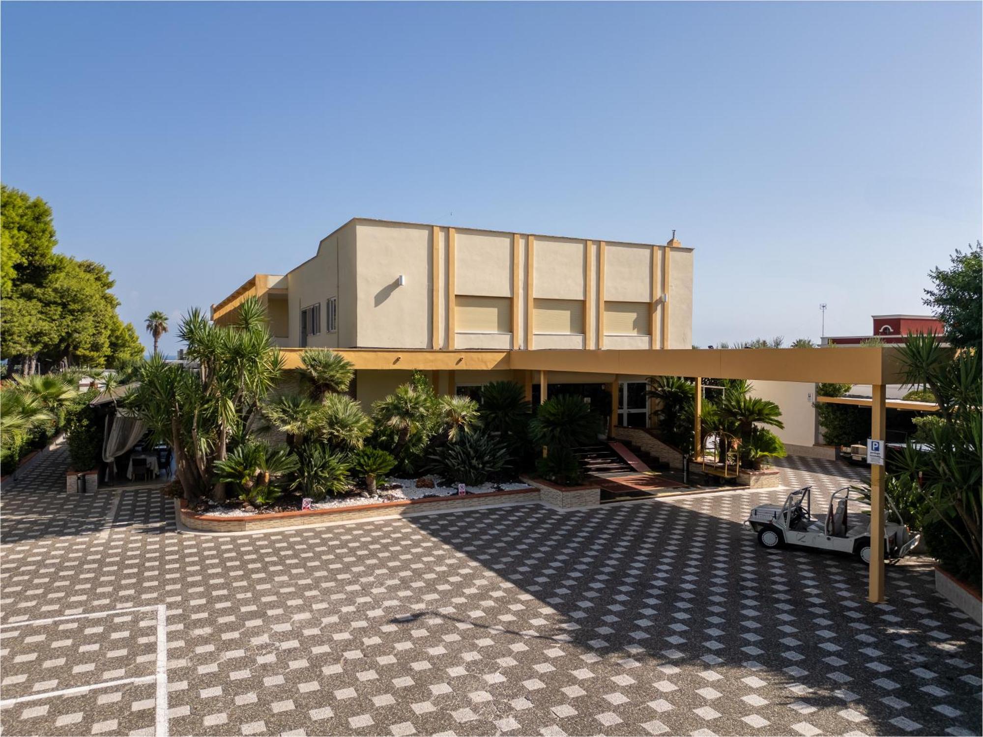 Hotel Villa Bisceglie Exterior photo